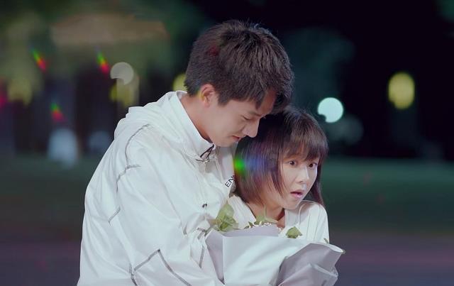 为什么一个陌生男人每天晚上9点多给我发信息晚安好梦，我是女的